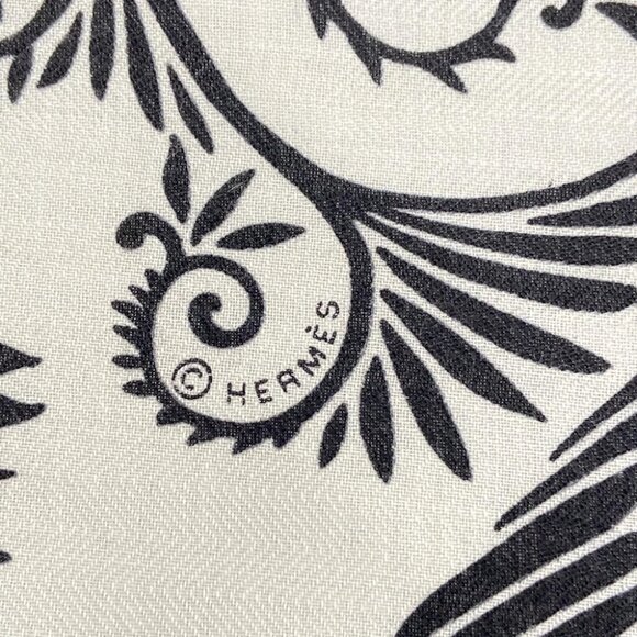 HERMES Carrejean/Shawl Carre Brown Noir (white) Black Silk - Picture 2 of 6